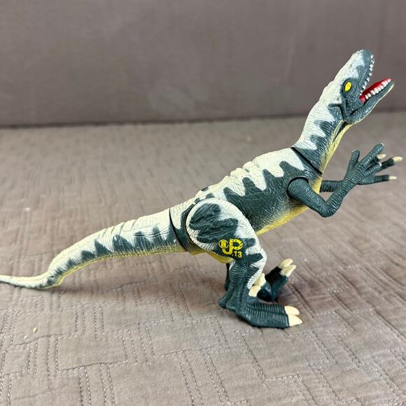 Vintage Jurassic Park Dinosaur Figure Toy 1997 Velociraptor JP13 Cyclops Raptor - Picture 1 of 8